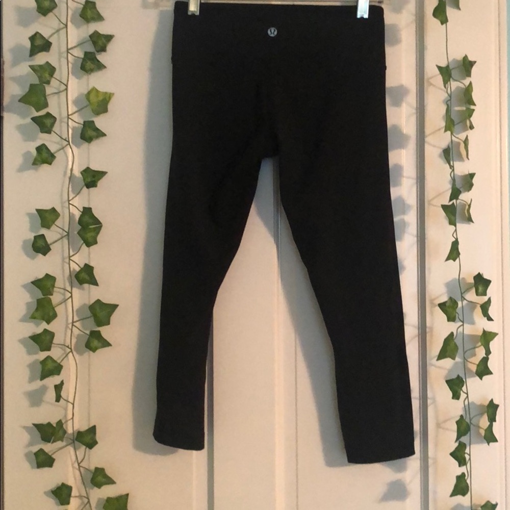 Lululemon size 2 black capris leggings